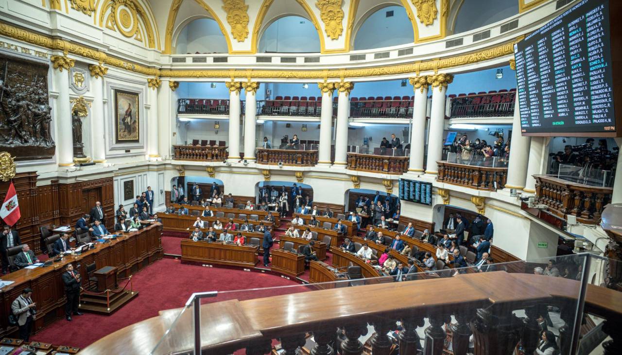 El Congreso de Perú convoca a la presidenta Boluarte para un proceso de destitución exprés