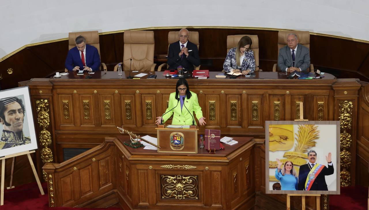 Parlamento venezolano aprueba reforma a la ley de hidrocarburos en primera discusión