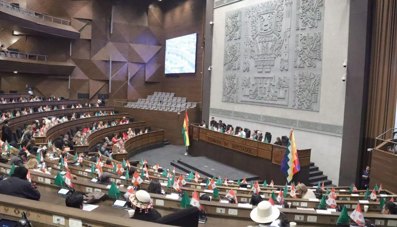 Diputados aprueban directivas de las 12 comisiones y 37 comités