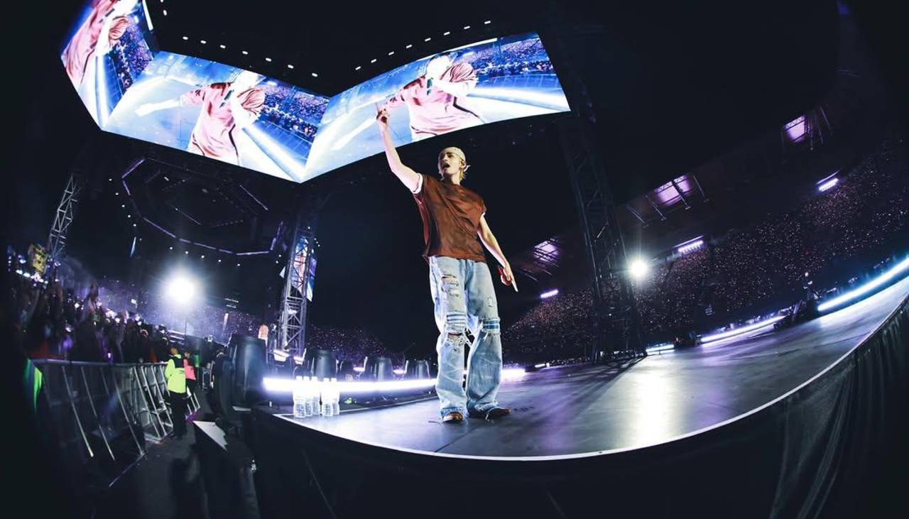 V, de BTS, revela que sufre un grave problema de audición en medio de su gira mundial