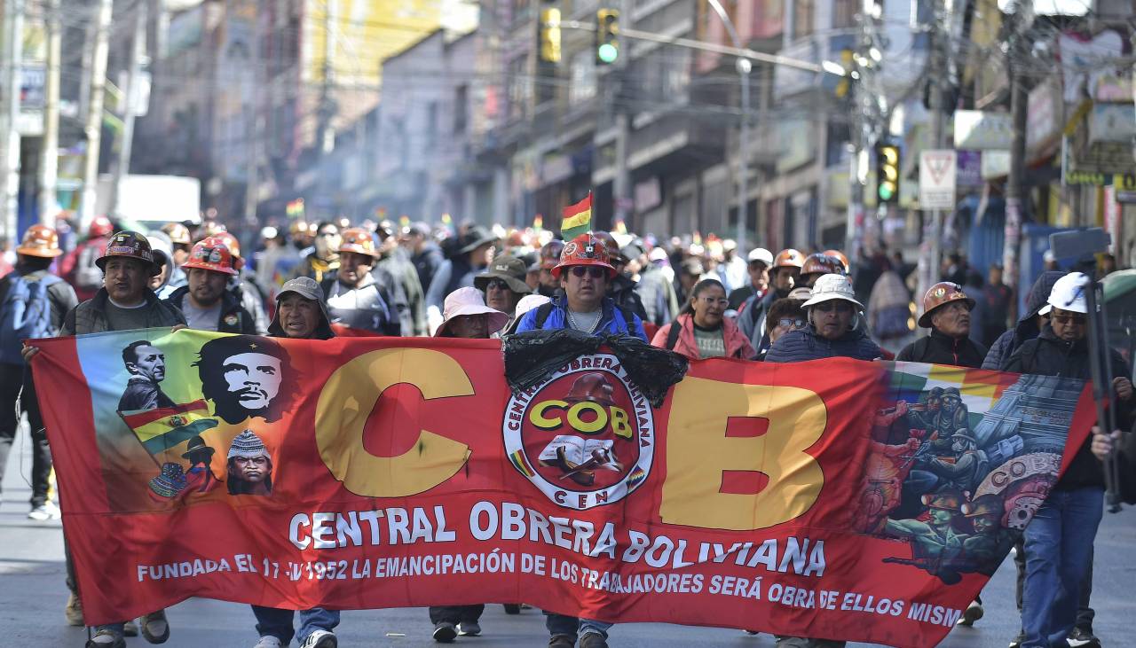 Ampliado de la COB decide mantener medidas de presión, descarta diálogo, pero anuncia corredores humanitarios, según dirigente