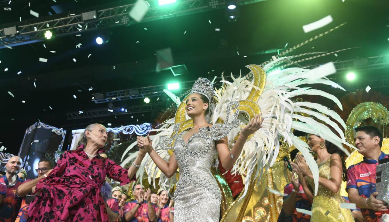 “Esta es la coronación del pueblo”, dijo Camila I y dedicó su Reinado a Santa Cruz