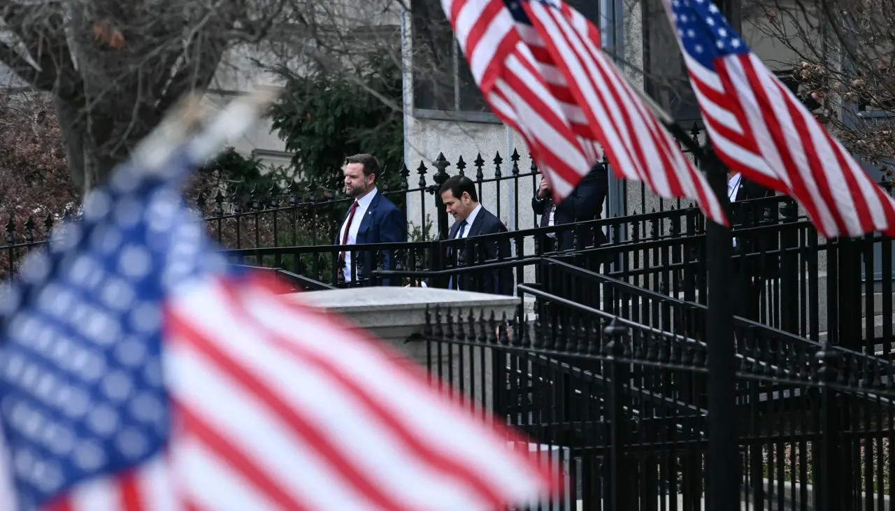 EEUU congela trámites de visas de inmigrante para 75 países 