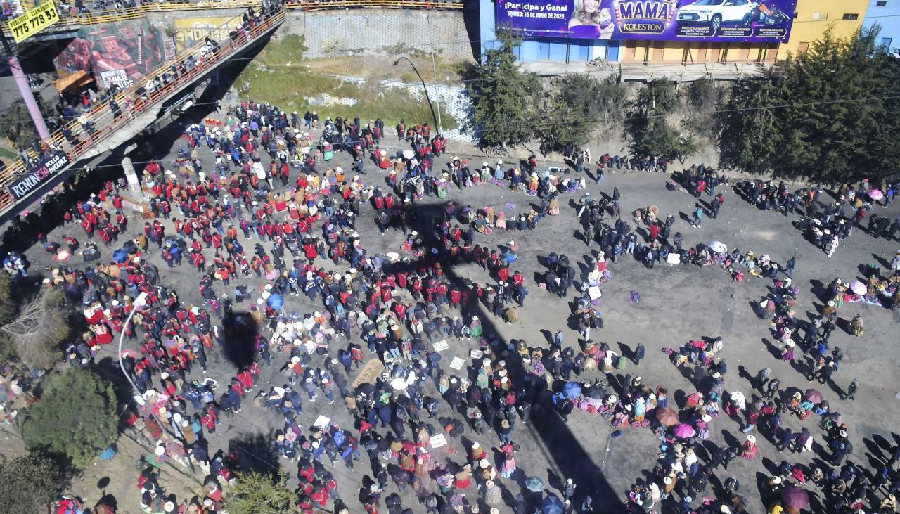 Una de las juntas vecinales de El Alto declara una “tregua” de cuatro días en los bloqueos