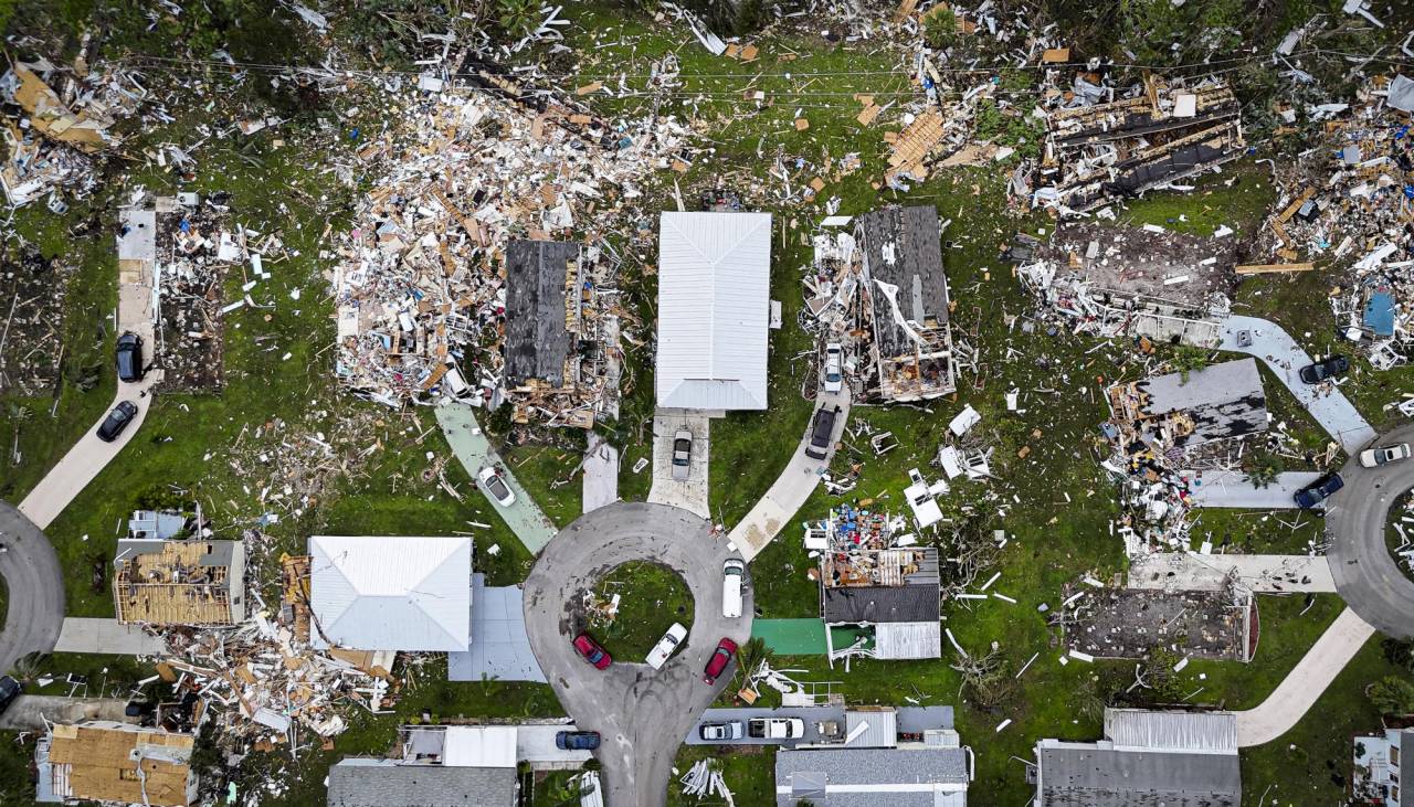 Suben a 16 los muertos por los tornados y el huracán Milton en Florida