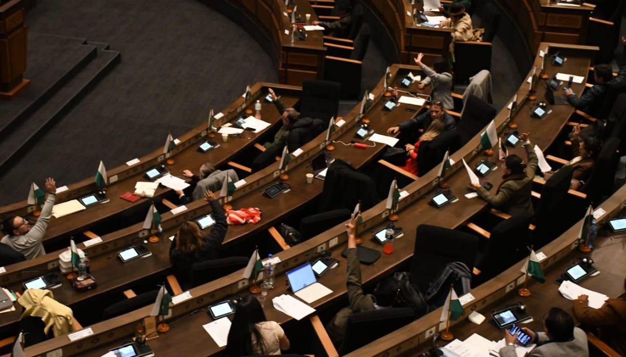 Tras la suspensión de Mariaca, el Legislativo vota para elegir al fiscal general interino, pero no se concreta los dos tercios