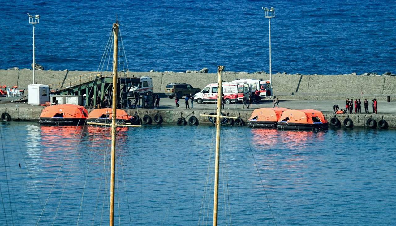 Al menos ocho muertos y 17 desaparecidos tras naufragio de un ferri en Chipre del Norte
