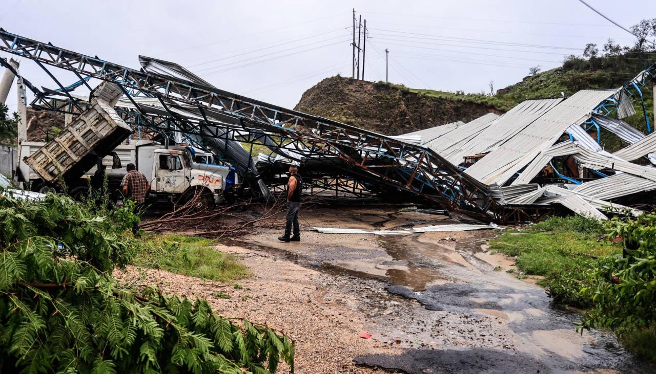 Sube a cinco la cifra de muertos tras el paso del huracán John en el sur de México