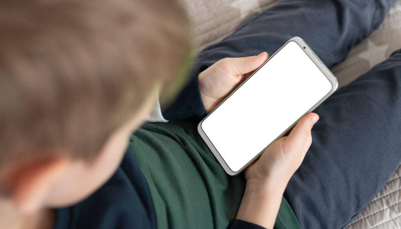 Sánchez anuncia que España prohibirá acceder a redes sociales a menores de 16 años