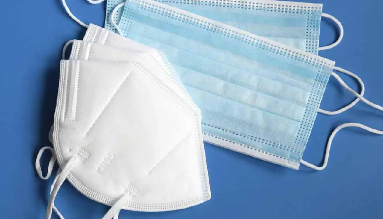 Cataluña decreta uso de barbijo en centros de salud y residencias de adultos mayores por el auge de una gripe 