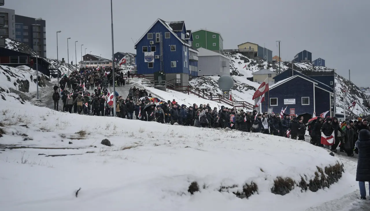 Trump amenaza con nuevos aranceles a Europa hasta que EEUU adquiera Groenlandia