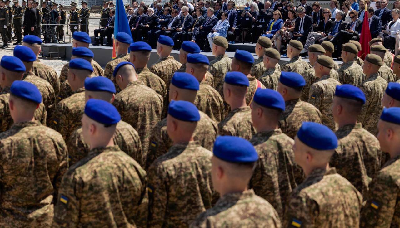 Cónsul de Ucrania reconoce enlistado de extranjeros en la guerra, pero dice que es “voluntario”