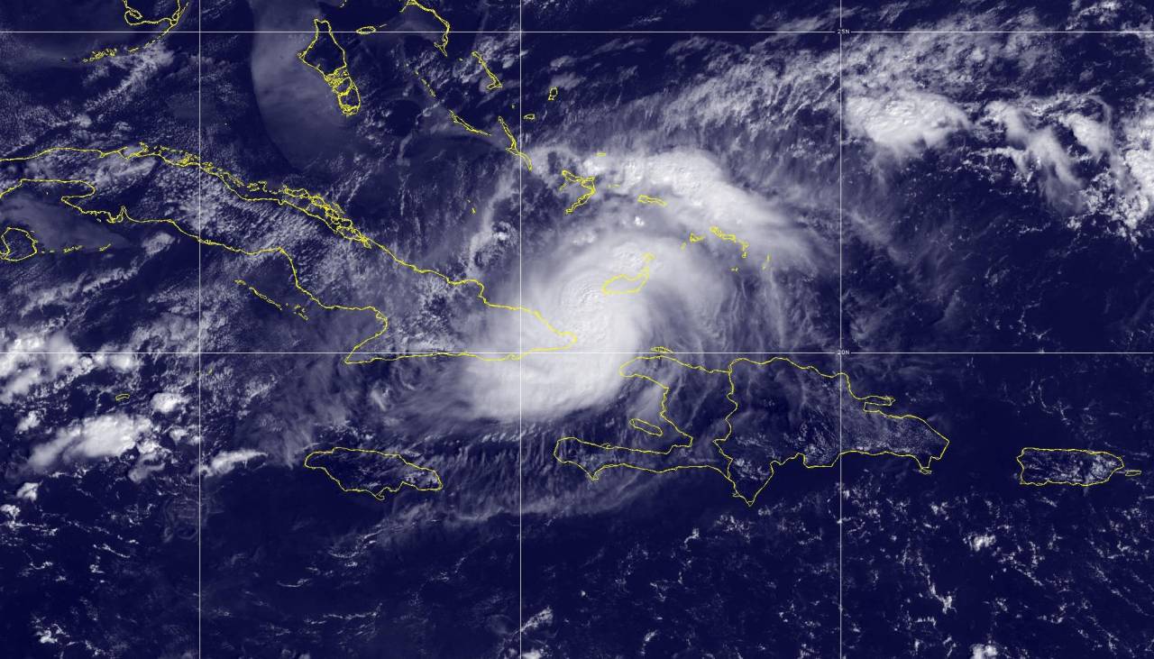 Tras apagón del sistema eléctrico, Cuba espera que el huracán Óscar toque tierra este domingo