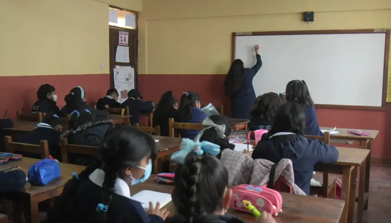 Clases vuelven a modalidad presencial desde este martes, anuncia el Gobierno