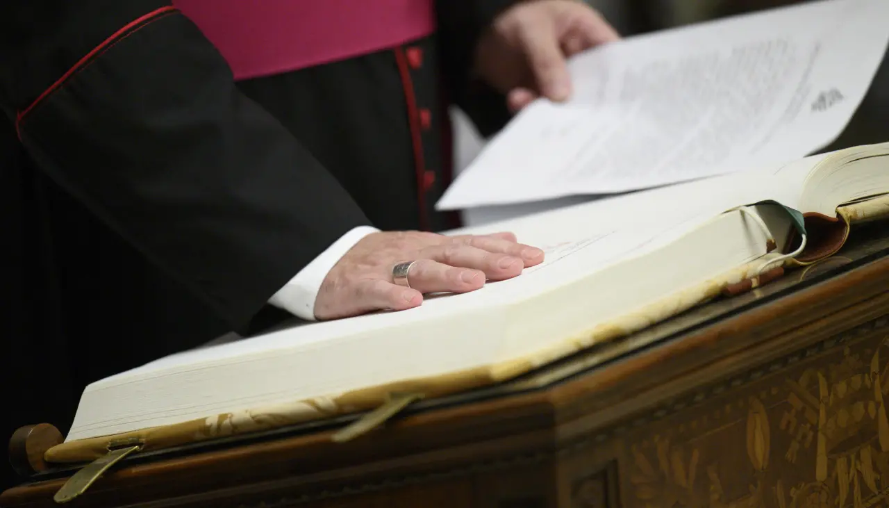 Los cardenales se instalan en el Vaticano para el cónclave, que comienza este miércoles 7 de mayo