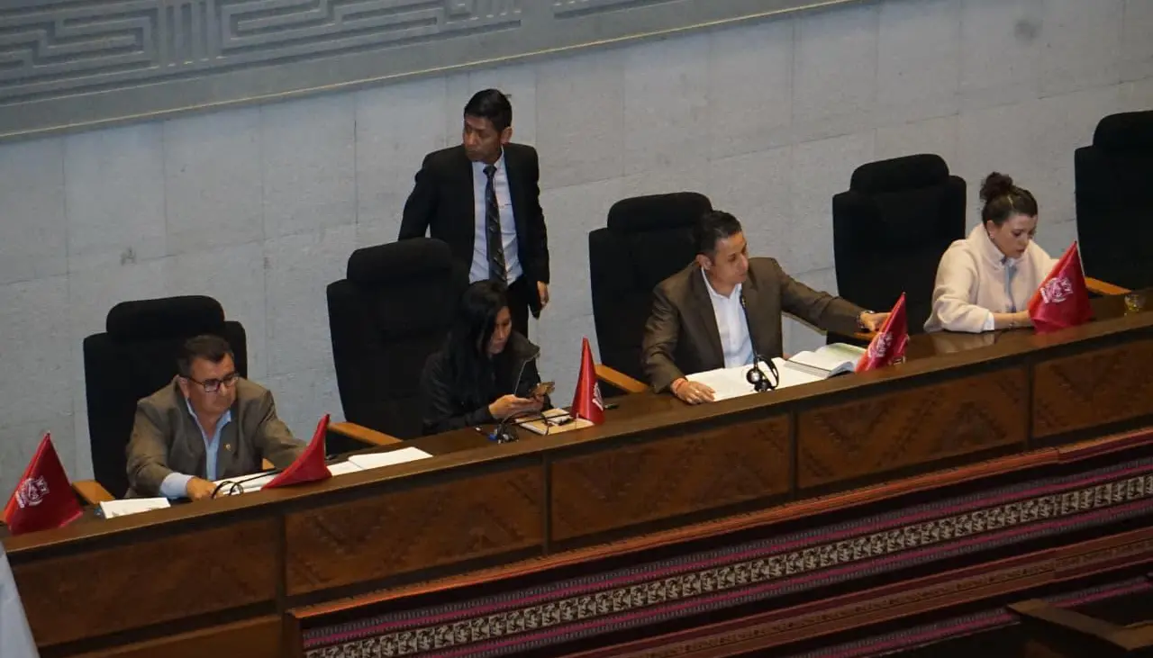 “Creo que me excedí”, dice Lara y pide disculpas a parlamentarios 