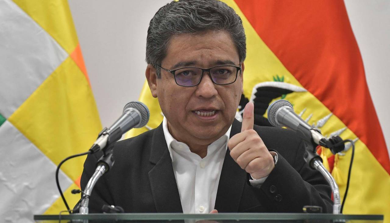 Gobierno denuncia que Montaño “usurpa funciones” al declararse fiscal general y señala que “será detenido”