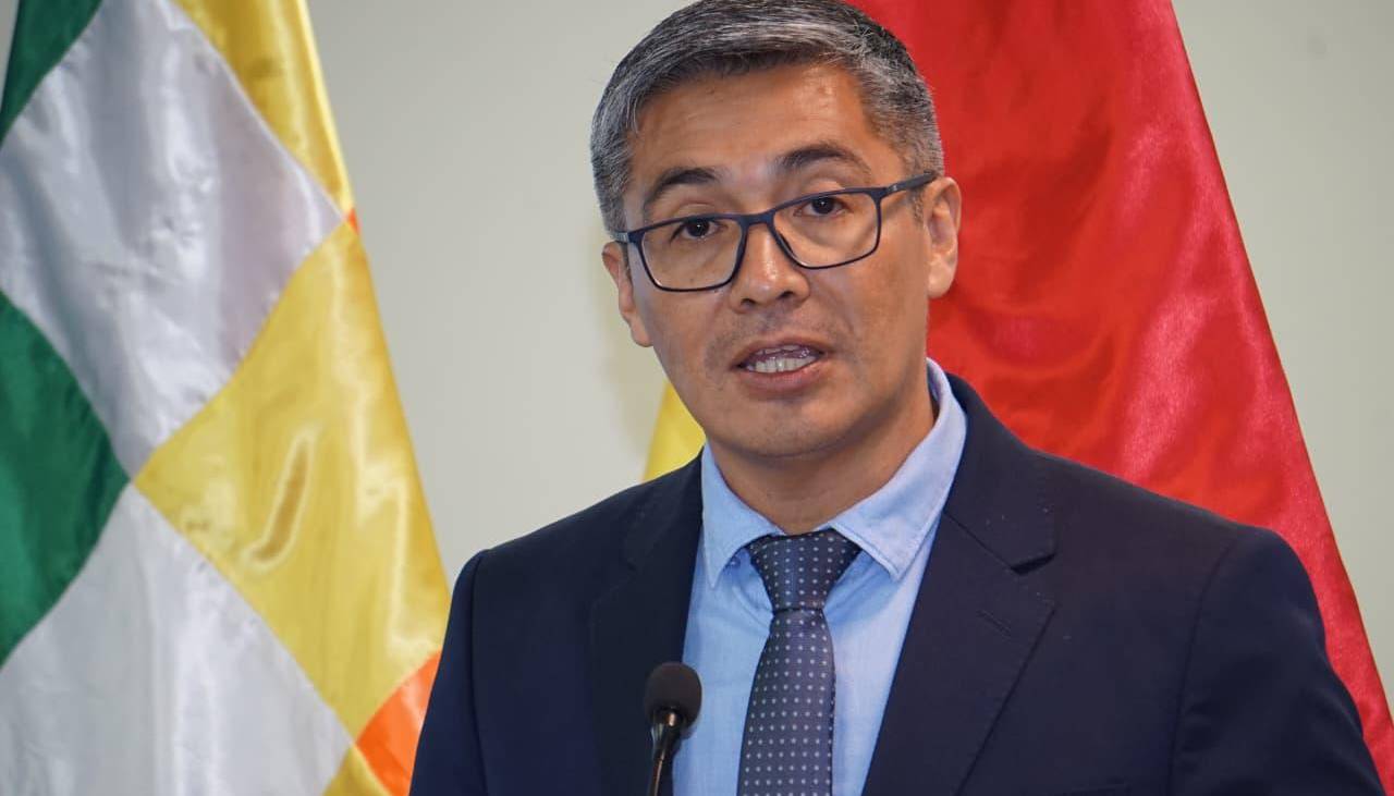 Ministro de Economía revela deudas no registradas que alcanzan los Bs 7.000 millones