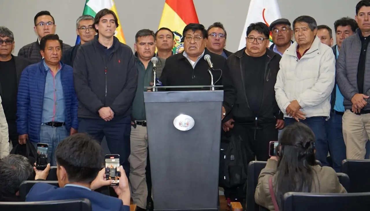 Se descarta el paro del lunes: Gobierno y Confederación de Choferes llegan a un acuerdo