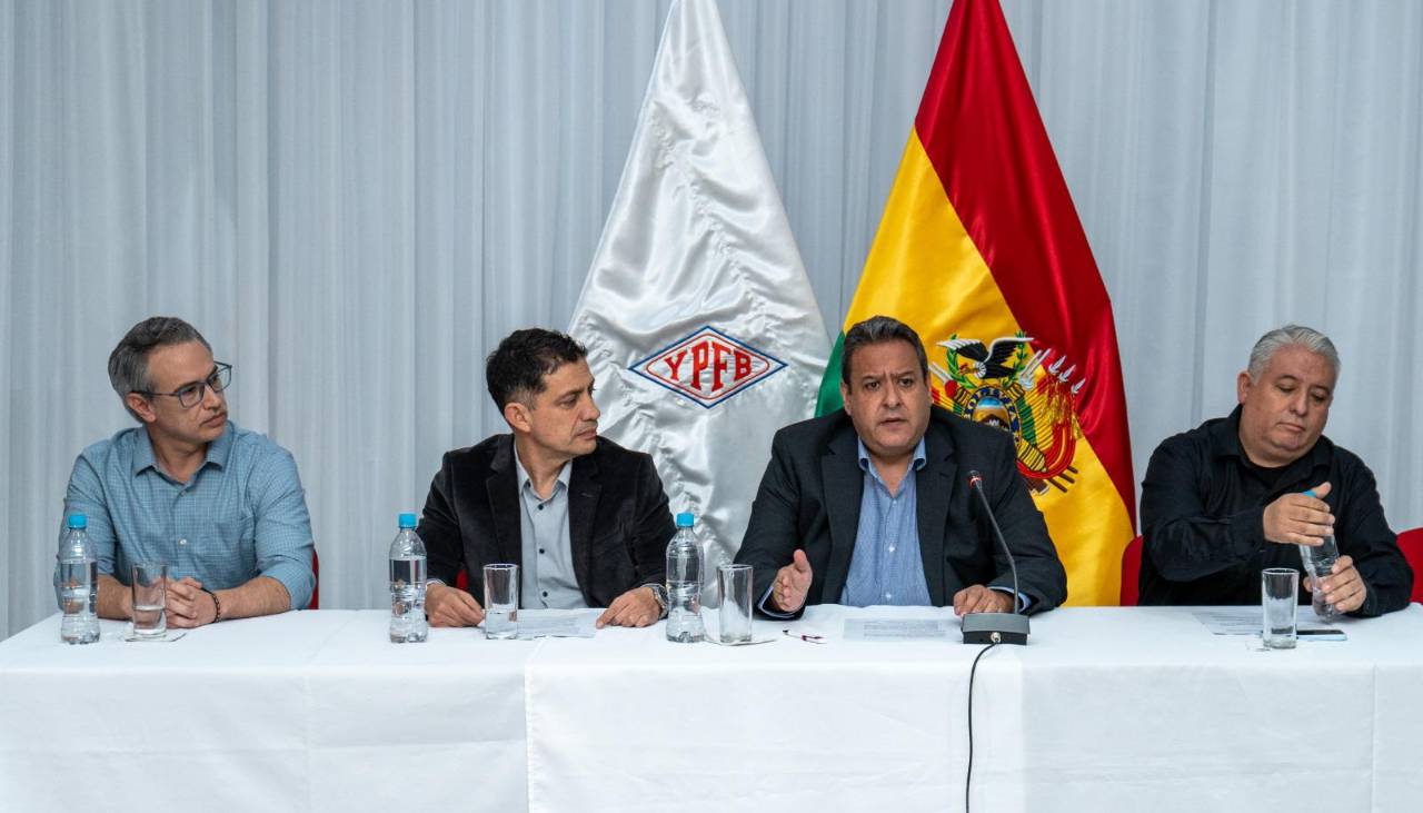 YPFB da por “cerrada la crisis de calidad de la gasolina” y la atribuye a tres causas estructurales
