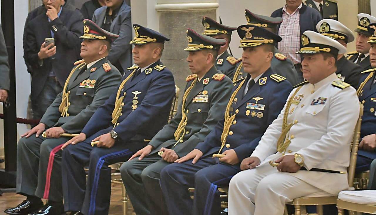 Al llegar el día 50 de los bloqueos, Rodrigo Paz ratifica al Alto Mando Militar