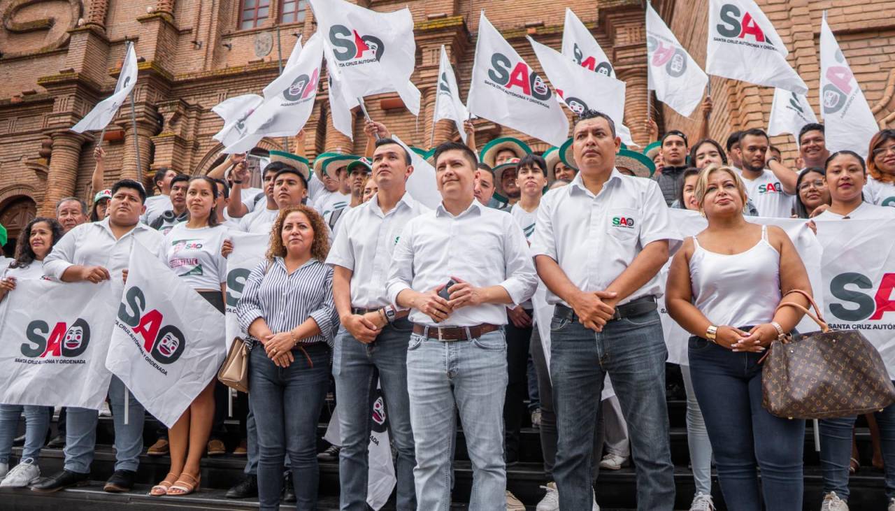 Medrano dice que recolectó firmas para ir por la Alcaldía cruceña y ya busca candidato para la Gobernación 