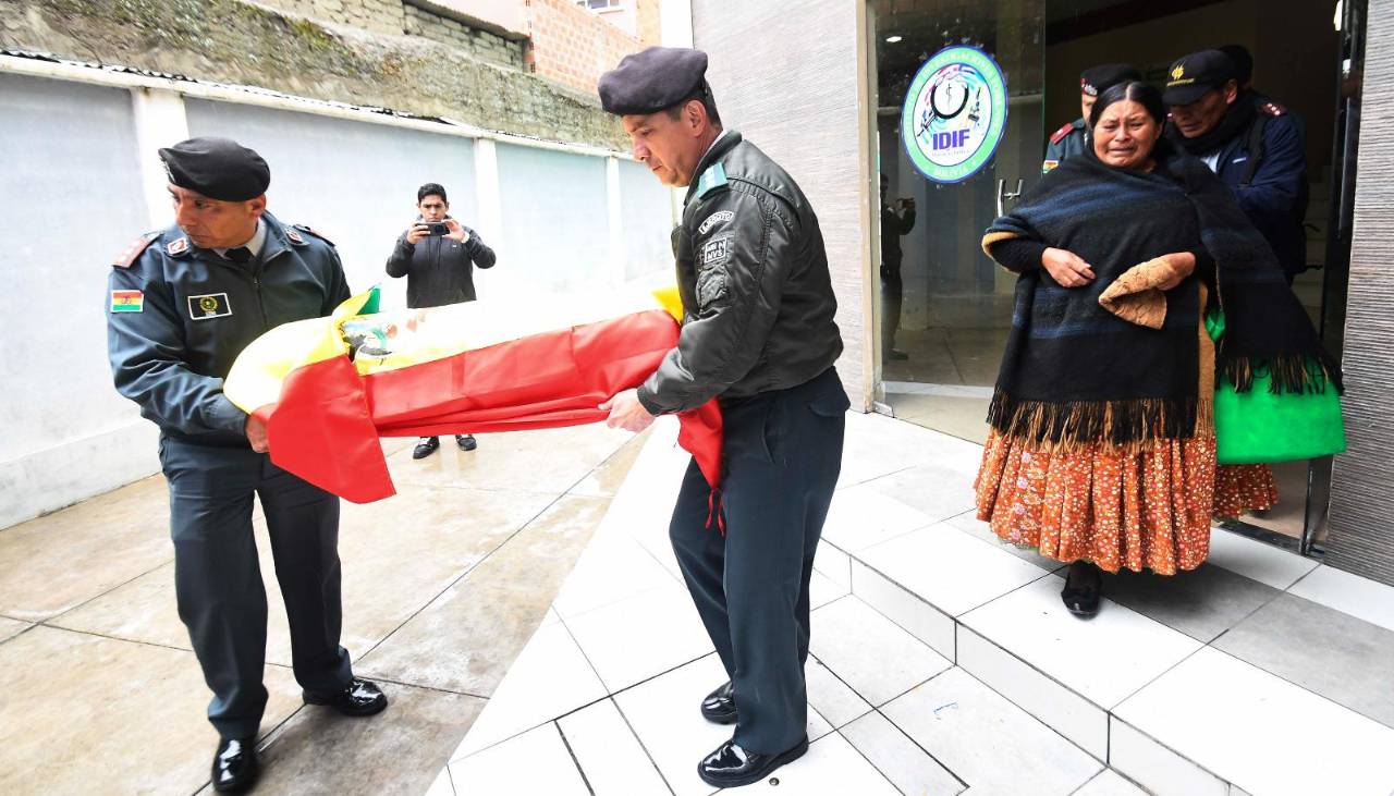Viacha: Después de 25 días de la tragedia, despiden con rituales y sepelios a los últimos soldados identificados en las explosiones