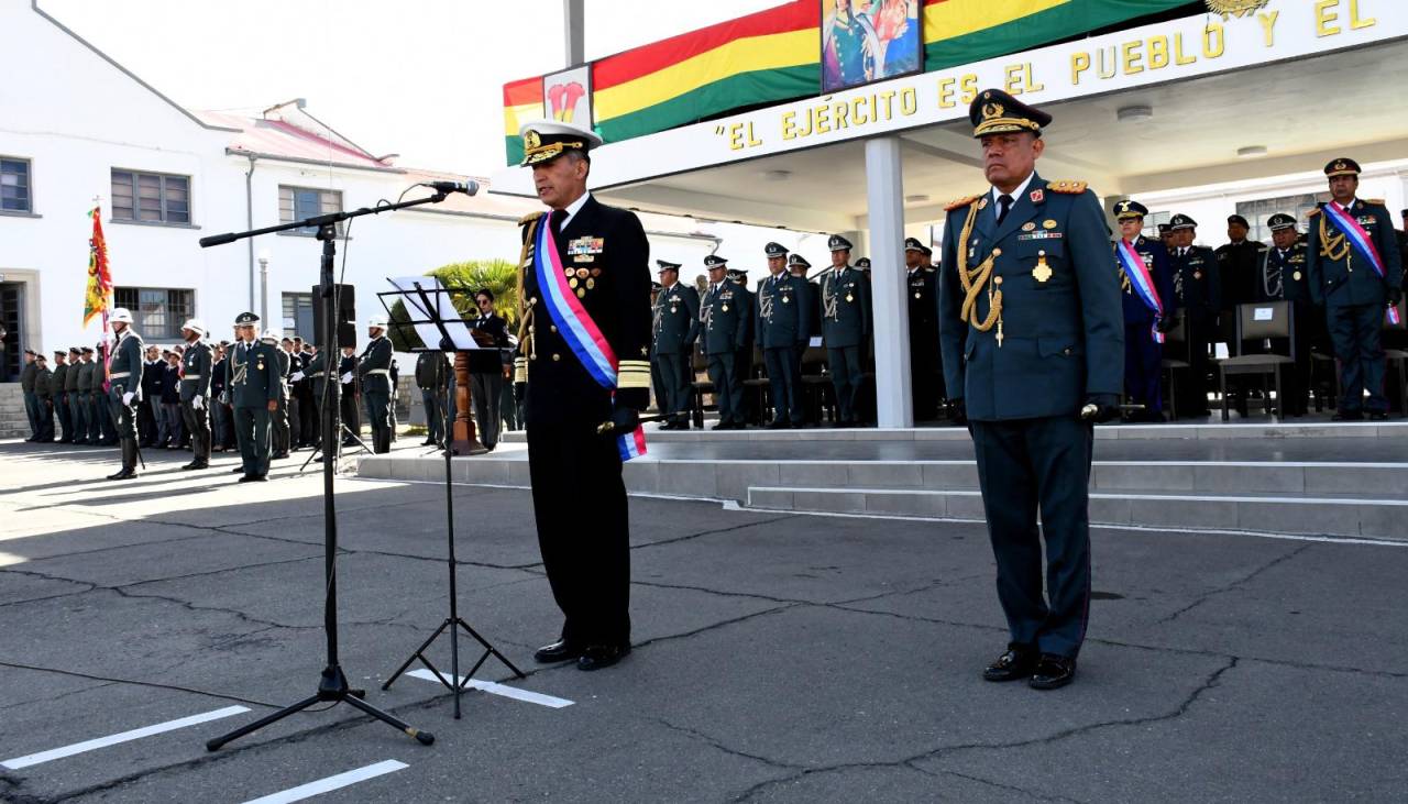 Toma militar: el Ejército reconoce a su nuevo comandante en medio de las pesquisas contra Zúñiga