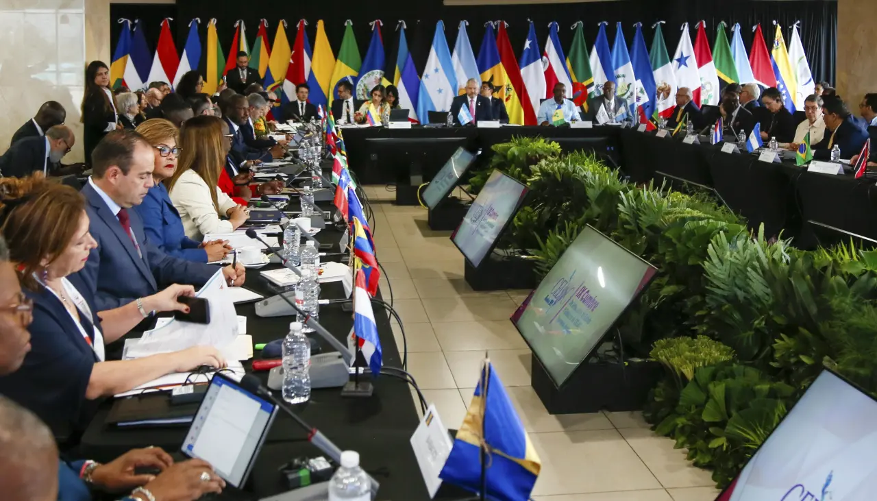 La CELAC convoca a una reunión de urgencia por despliegue militar de EEUU en el Caribe
