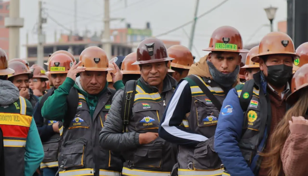 Tras la protesta de asalariados, mineros cooperativistas marchan en La Paz y rechazan denuncias de avasallamiento