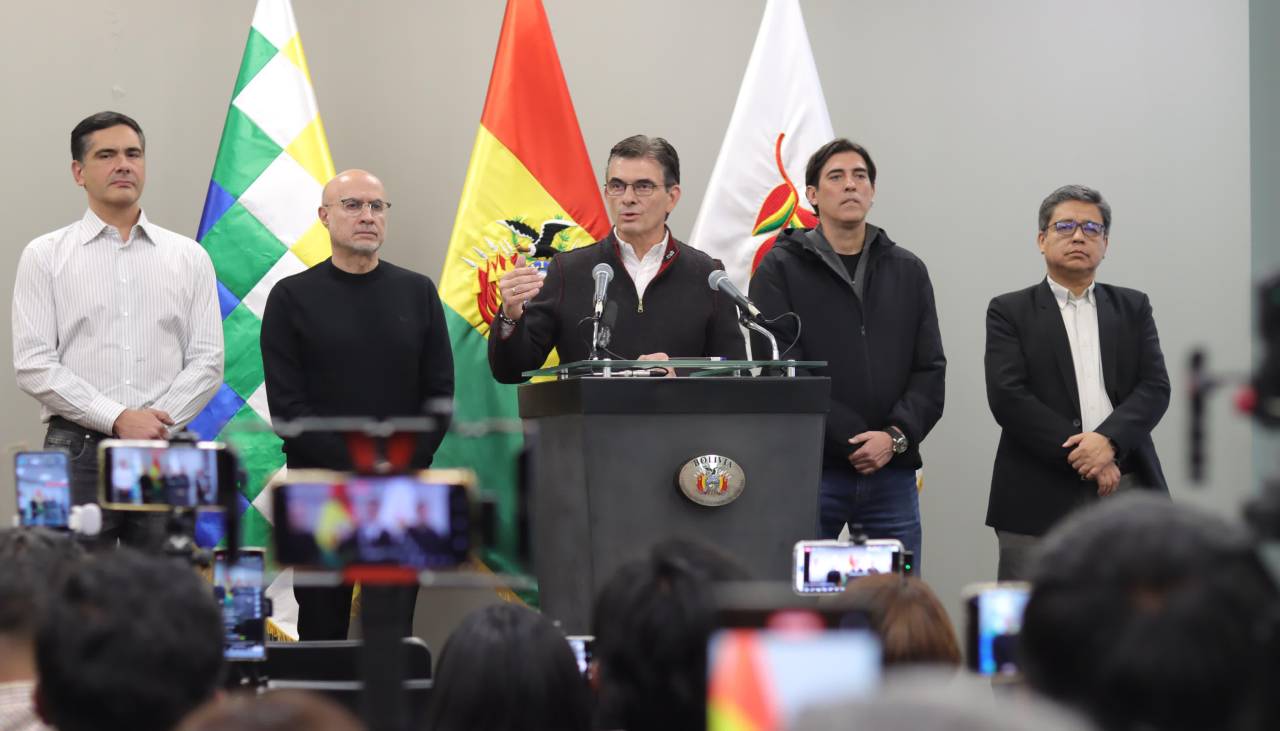 Gobierno niega que el presidente haya solicitado que ministros pongan su cargo a disposición