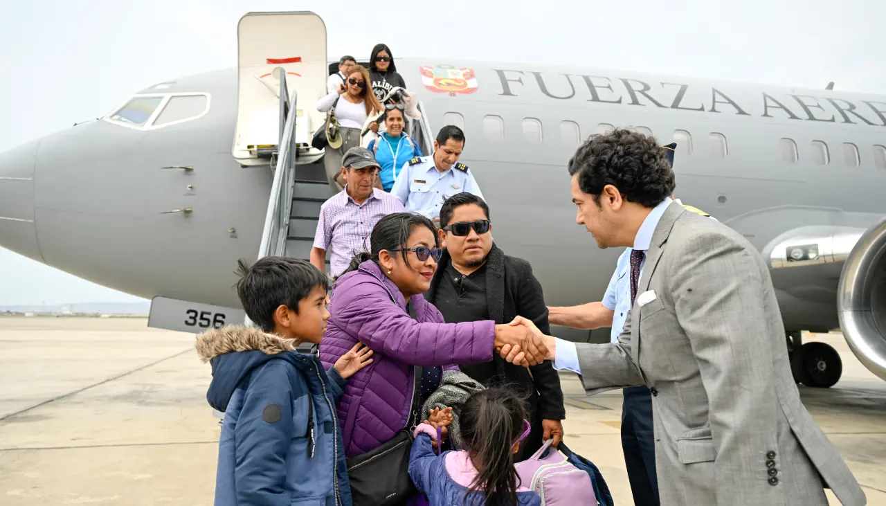 “Nos abrazamos para no congelarnos”: peruanos afectados por bloqueos de la COB relataron su experiencia