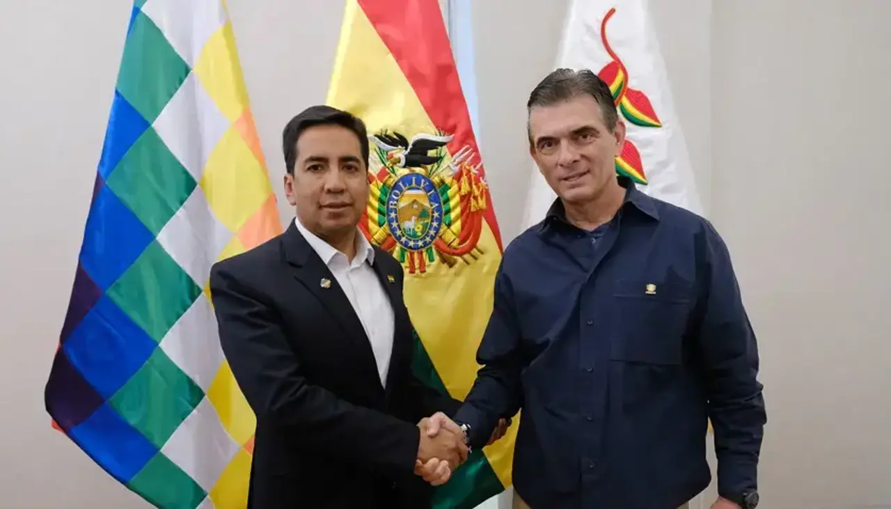 Ministro Bascopé dice que los abucheos a Paz en la Parada Militar “son parte de la democracia”