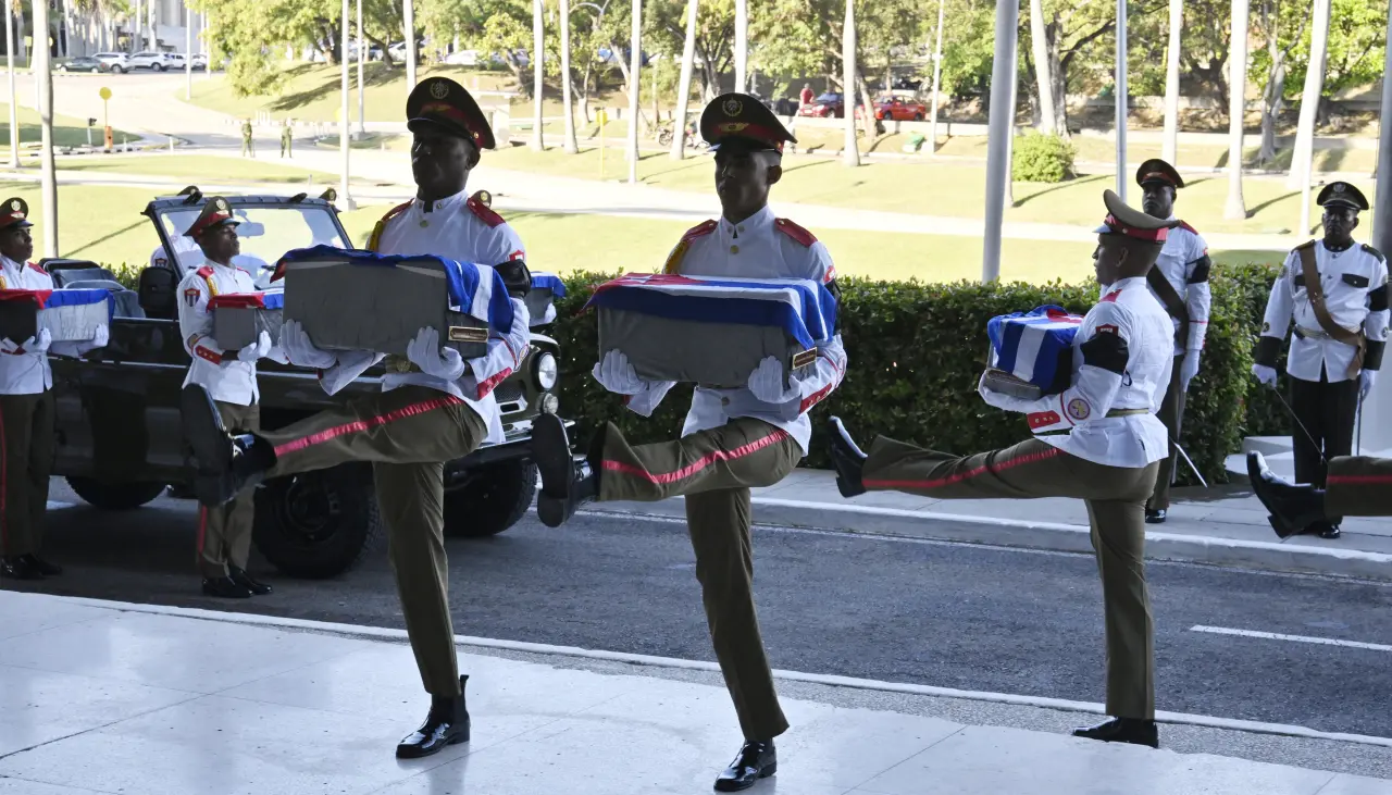Cuba inicia homenaje a los 32 militares muertos en Venezuela