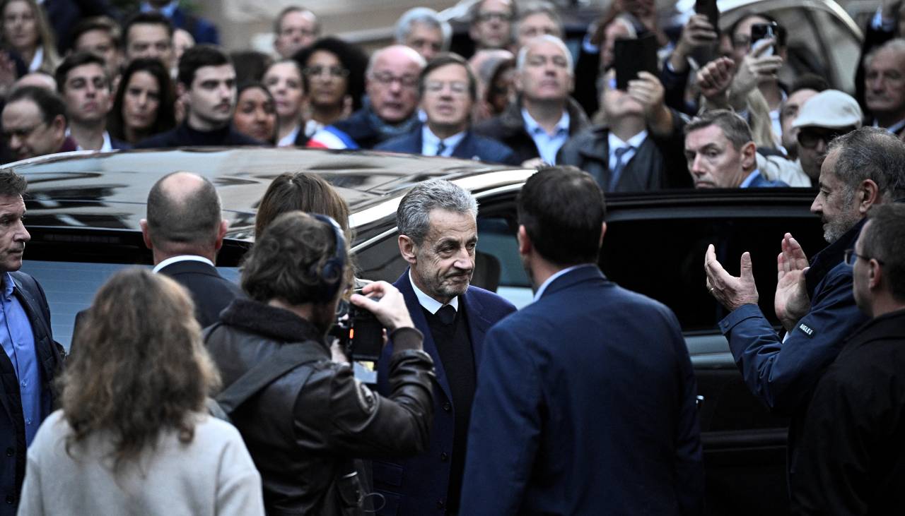 El expresidente francés Sarkozy entra a prisión por asociación ilícita