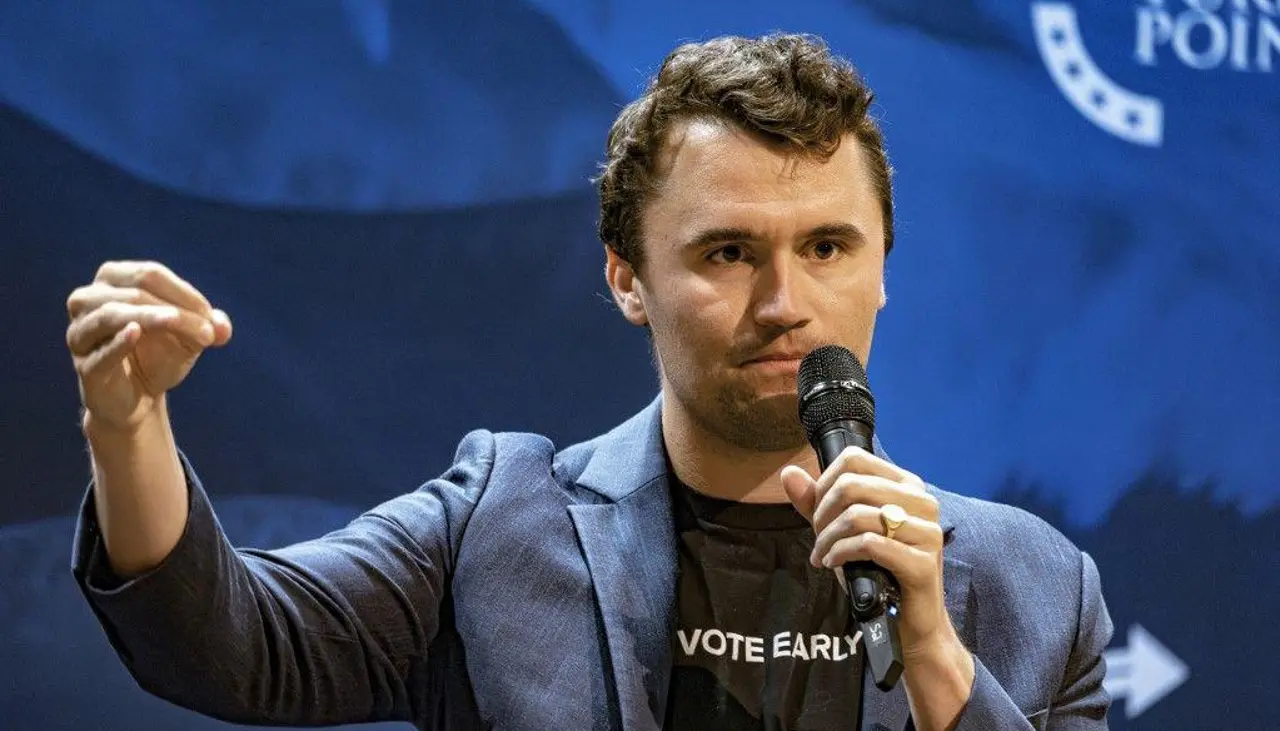 Murió Charlie Kirk, el activista cercano a Trump que recibió un disparo en un evento en EEUU