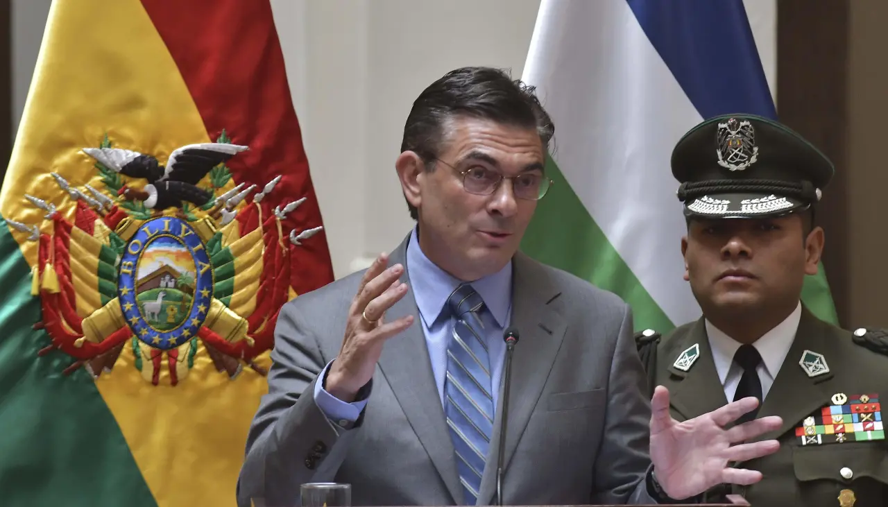 Gasolina desestabilizada: Paz dice que “hubo un boicot” y dio su palabra para dar con los responsables