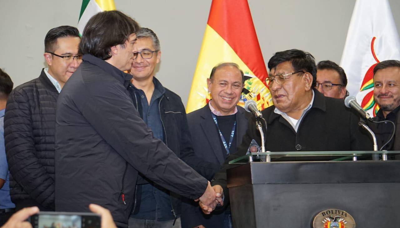 Se descarta el paro del lunes: Gobierno y Confederación de Choferes llegan a un acuerdo