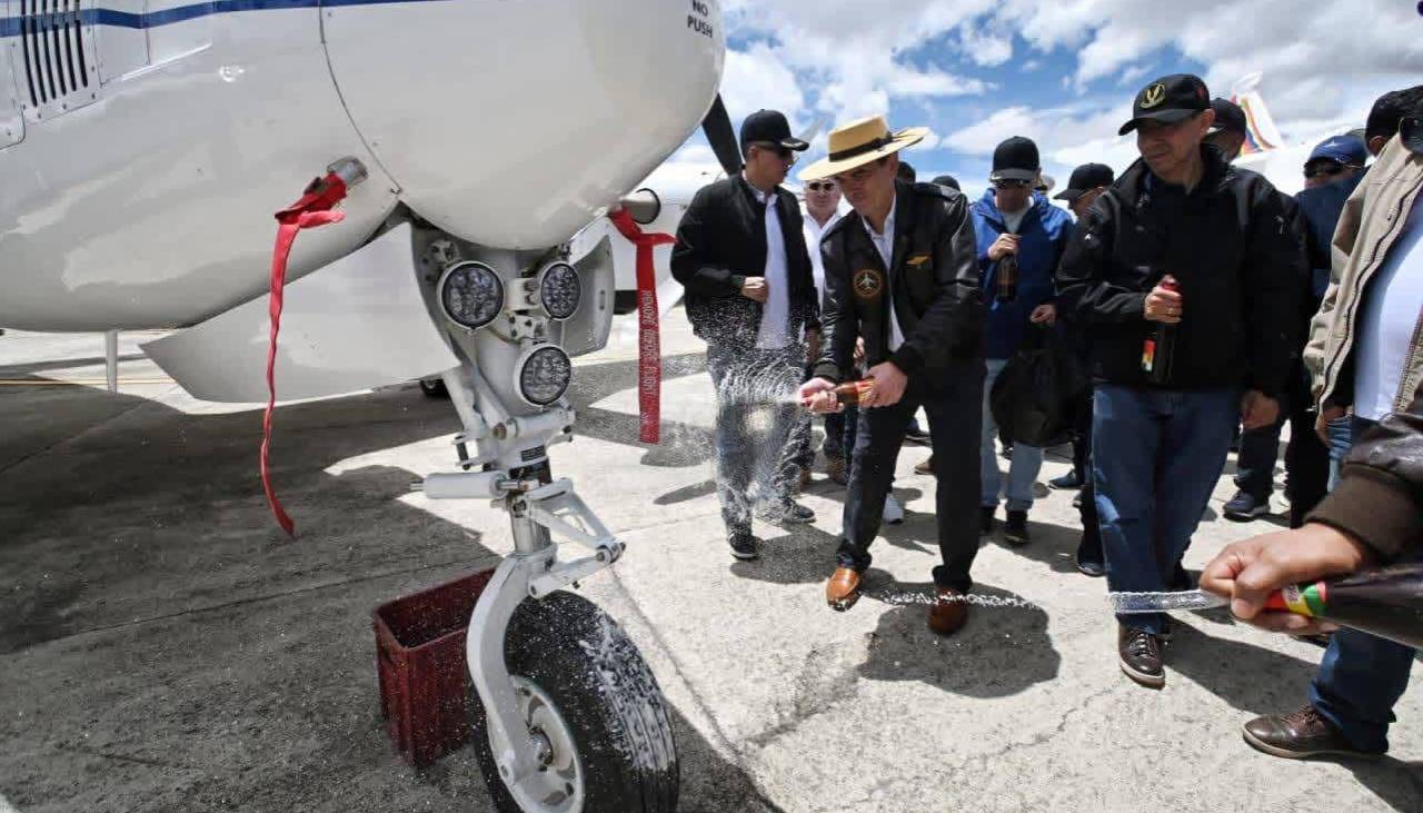 Presidente Paz ch’alla el avión presidencial y otros vehículos oficiales por Carnaval