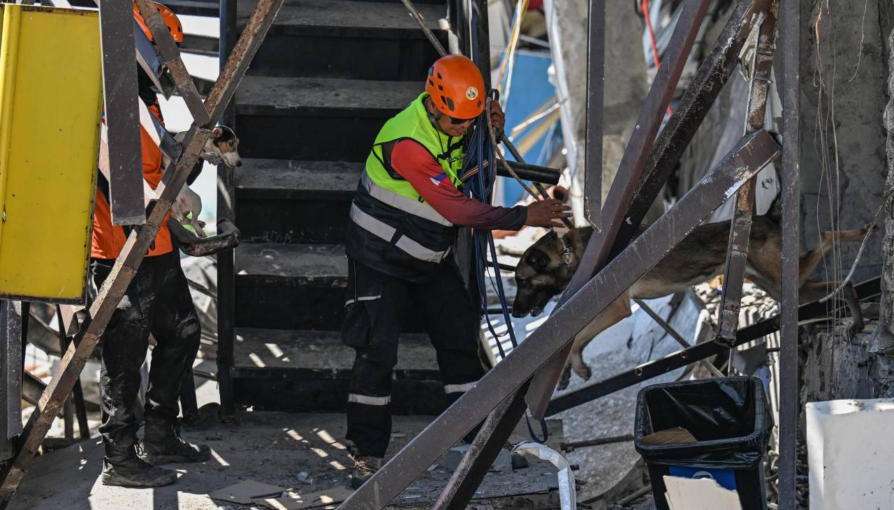 Suben a 46 los muertos por el sismo en Filipinas, mientras los rescatistas desafían la lluvia y las réplicas
