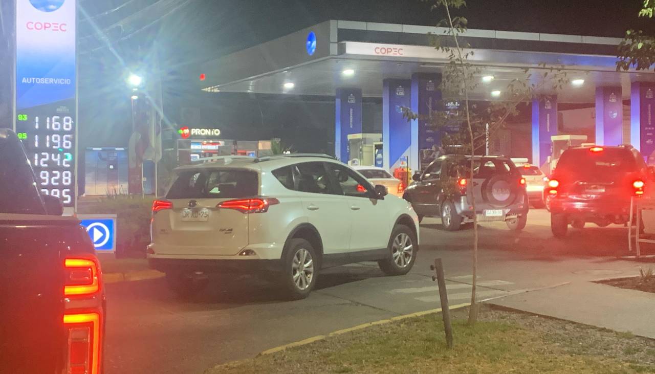 Chile anuncia un alza histórica de combustibles por la guerra en Oriente Medio