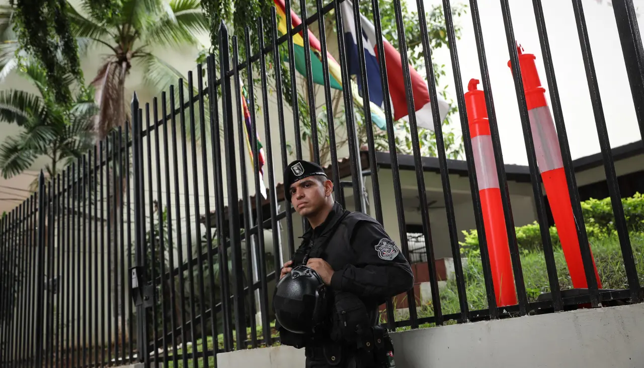 Dirigente sindical de Panamá pide asilo en la Embajada de Bolivia