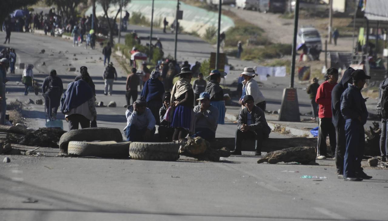 Sin corredor humanitario y sin diálogo, Bolivia cierra el domingo con 55 puntos de bloqueos