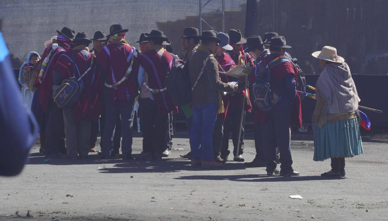 Cabildo de Túpac Katari anuncia masificación de los bloqueos y exige la renuncia de Rodrigo Paz
