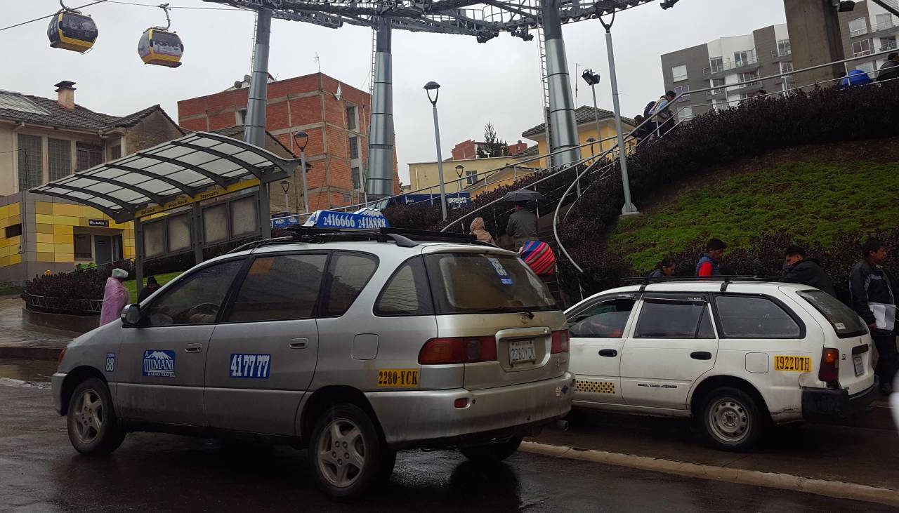 Tres turistas denuncian que fueron asaltadas en un taxi en la ciudad de El Alto