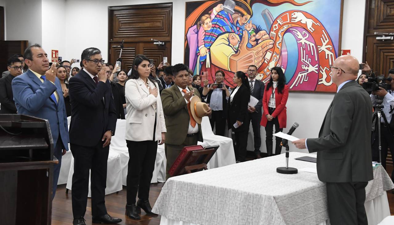 Exsenadora Andrea Barrientos y el exministro Wilson Santamaría son nombrados viceministros