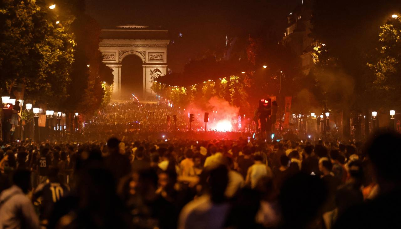 Policía francesa detiene a 416 personas en enfrentamientos tras final de Champions