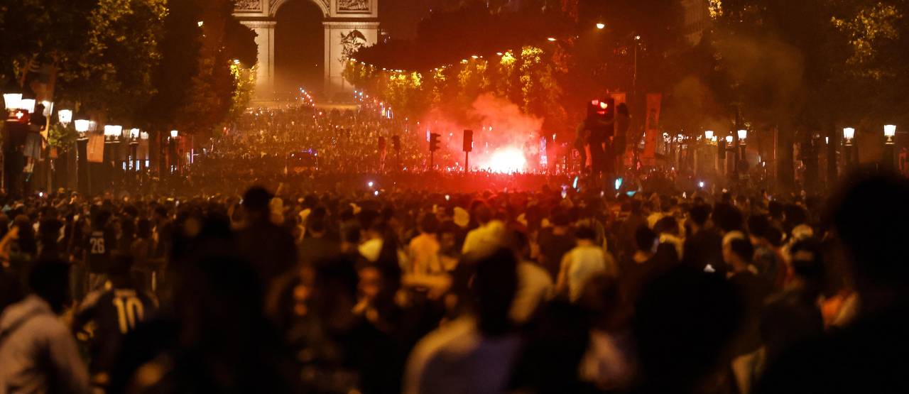 Policía francesa detiene a 416 personas en enfrentamientos tras final de Champions