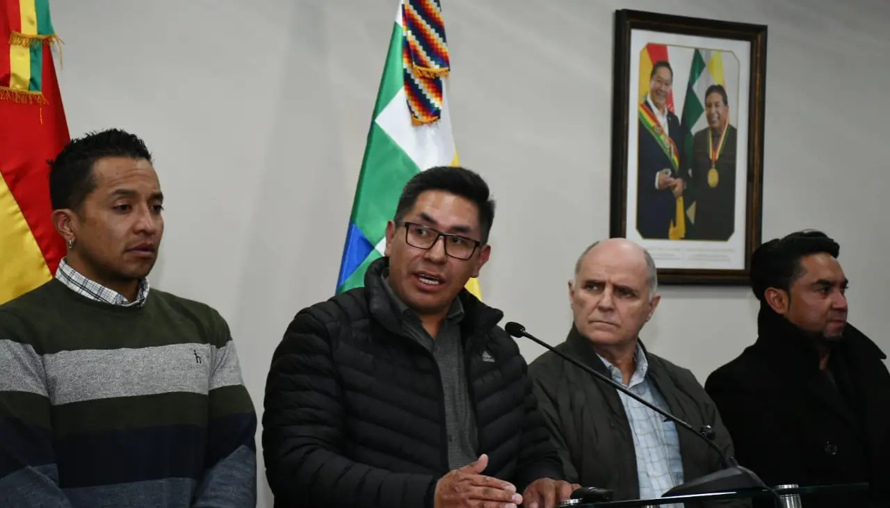 Gobierno habla de ocultamiento de aceite en mercados, lo que deriva en una subida de precios