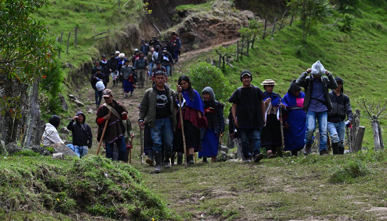 Siete muertos y 110 heridos en sangrientos choques entre indígenas en Colombia